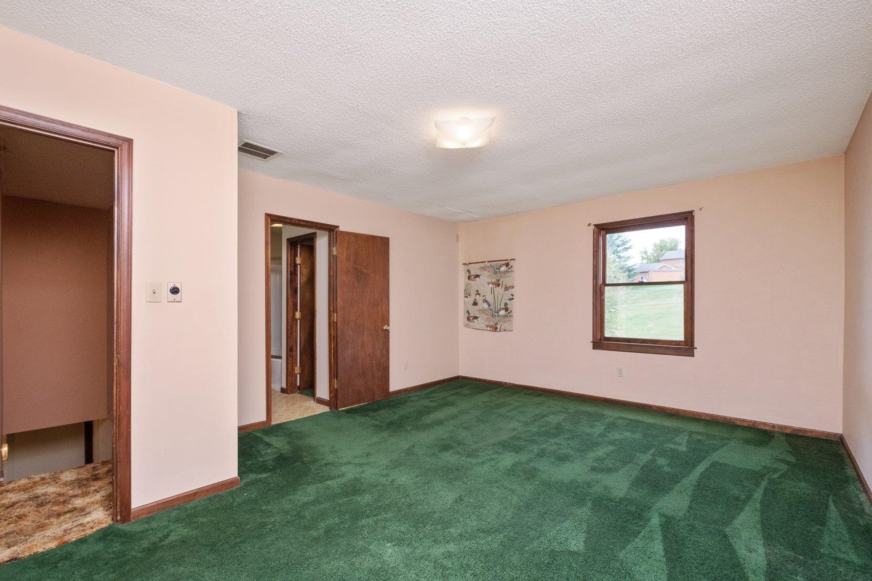 103 HOLLY HILL DR, BRIDGEWATER, Virginia 22812, 3 Bedrooms Bedrooms, ,2 BathroomsBathrooms,Residential,103 HOLLY HILL DR,673303 MLS # 673303