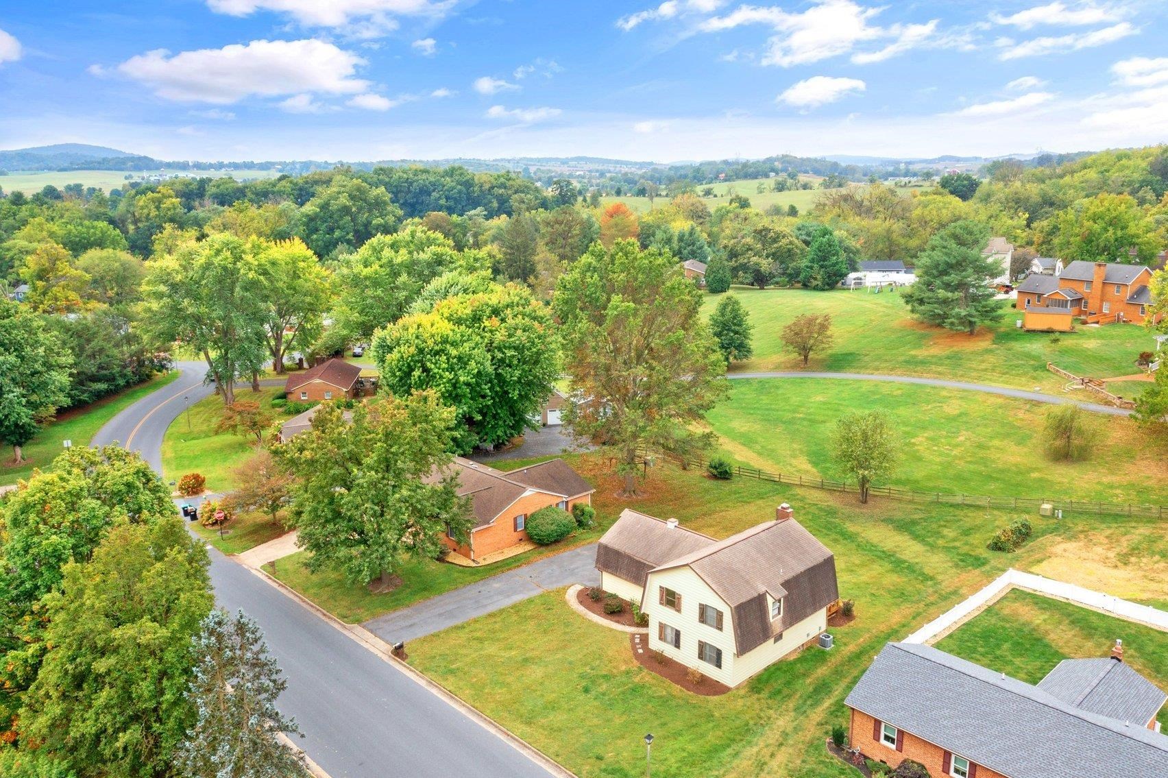 103 HOLLY HILL DR, BRIDGEWATER, Virginia 22812, 3 Bedrooms Bedrooms, ,2 BathroomsBathrooms,Residential,103 HOLLY HILL DR,673303 MLS # 673303