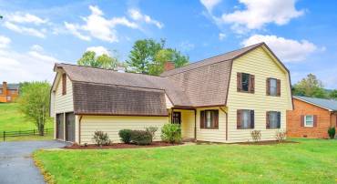 103 HOLLY HILL DR, BRIDGEWATER, Virginia 22812, 3 Bedrooms Bedrooms, ,2 BathroomsBathrooms,Residential,103 HOLLY HILL DR,673303 MLS # 673303