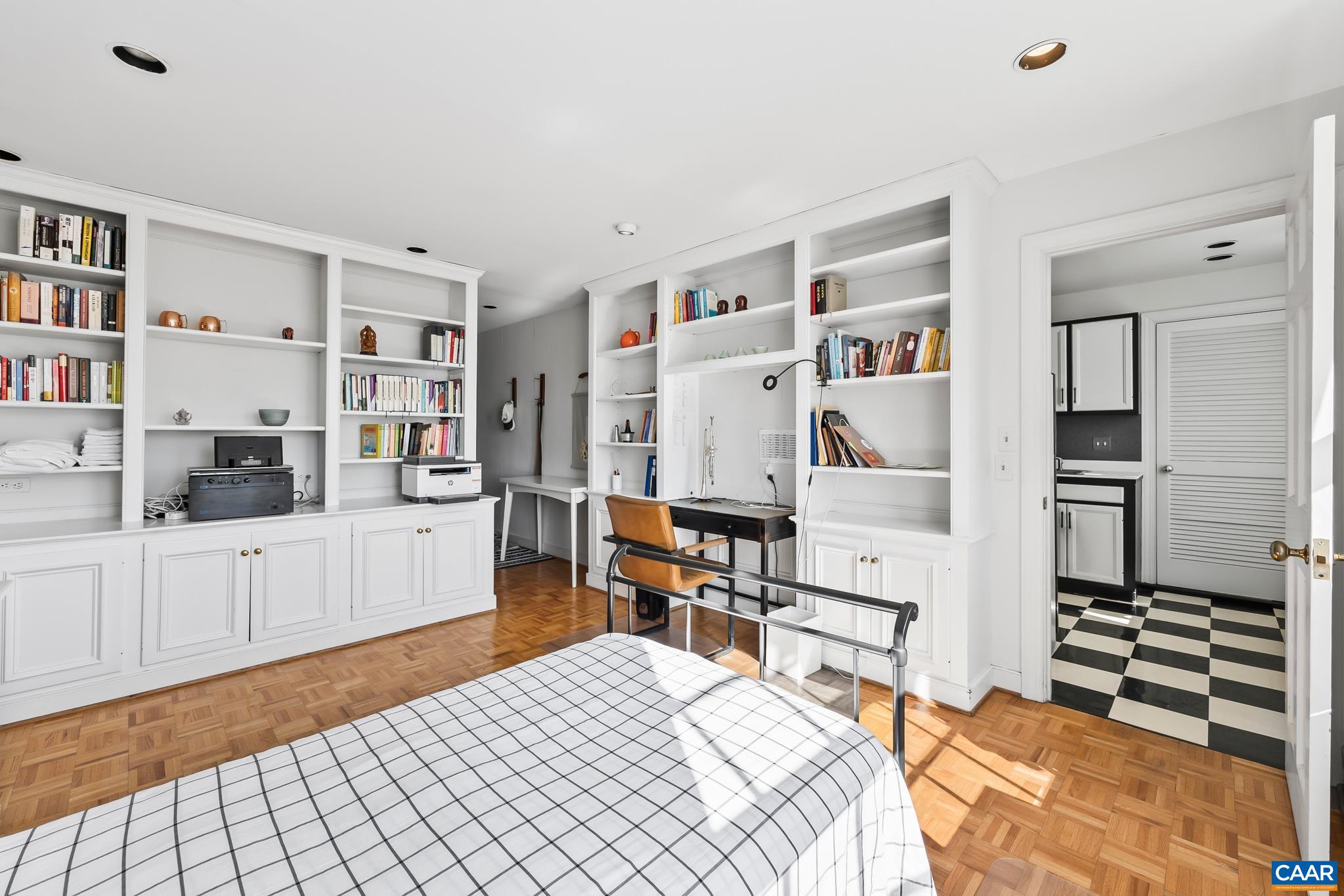 500 COURT SQ, CHARLOTTESVILLE, Virginia 22902, ,1 BathroomBathrooms,Residential,500 COURT SQ,674488 MLS # 674488