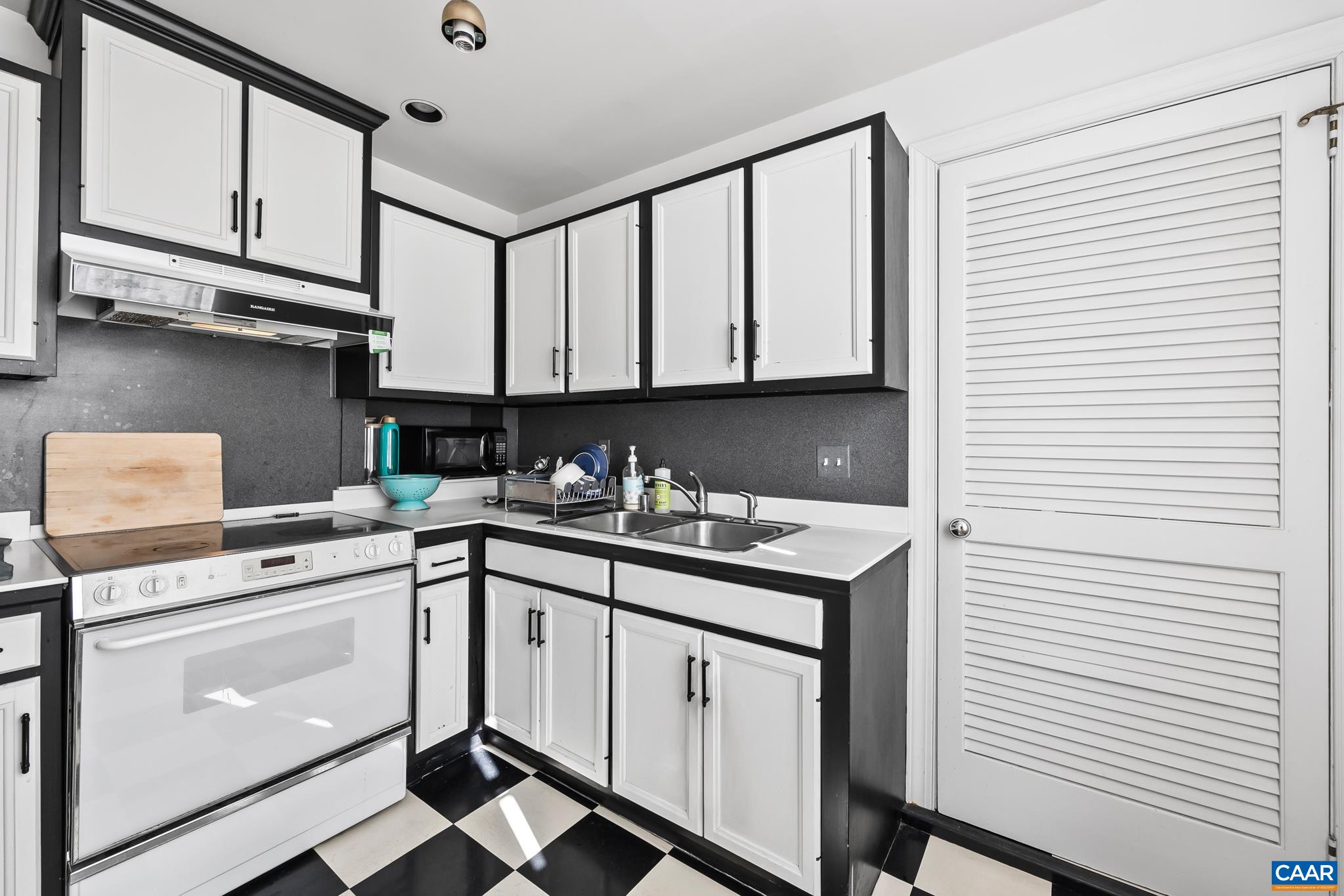 500 COURT SQ, CHARLOTTESVILLE, Virginia 22902, ,1 BathroomBathrooms,Residential,500 COURT SQ,674488 MLS # 674488