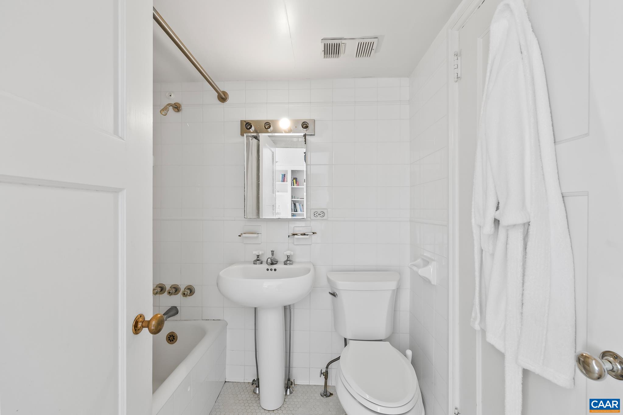 500 COURT SQ, CHARLOTTESVILLE, Virginia 22902, ,1 BathroomBathrooms,Residential,500 COURT SQ,674488 MLS # 674488