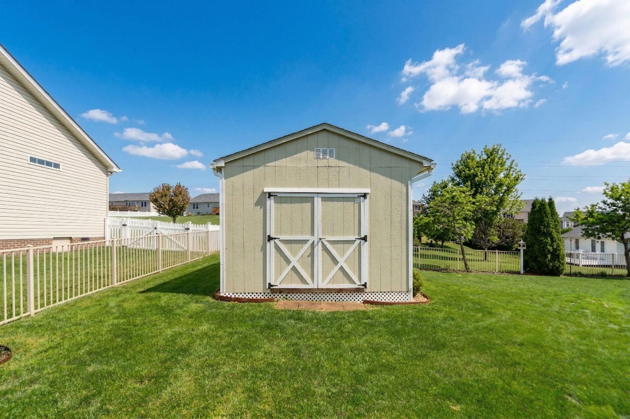 800 WATERTON ST, STAUNTON, Virginia 24401, 3 Bedrooms Bedrooms, ,2 BathroomsBathrooms,Residential,800 WATERTON ST,675145 MLS # 675145