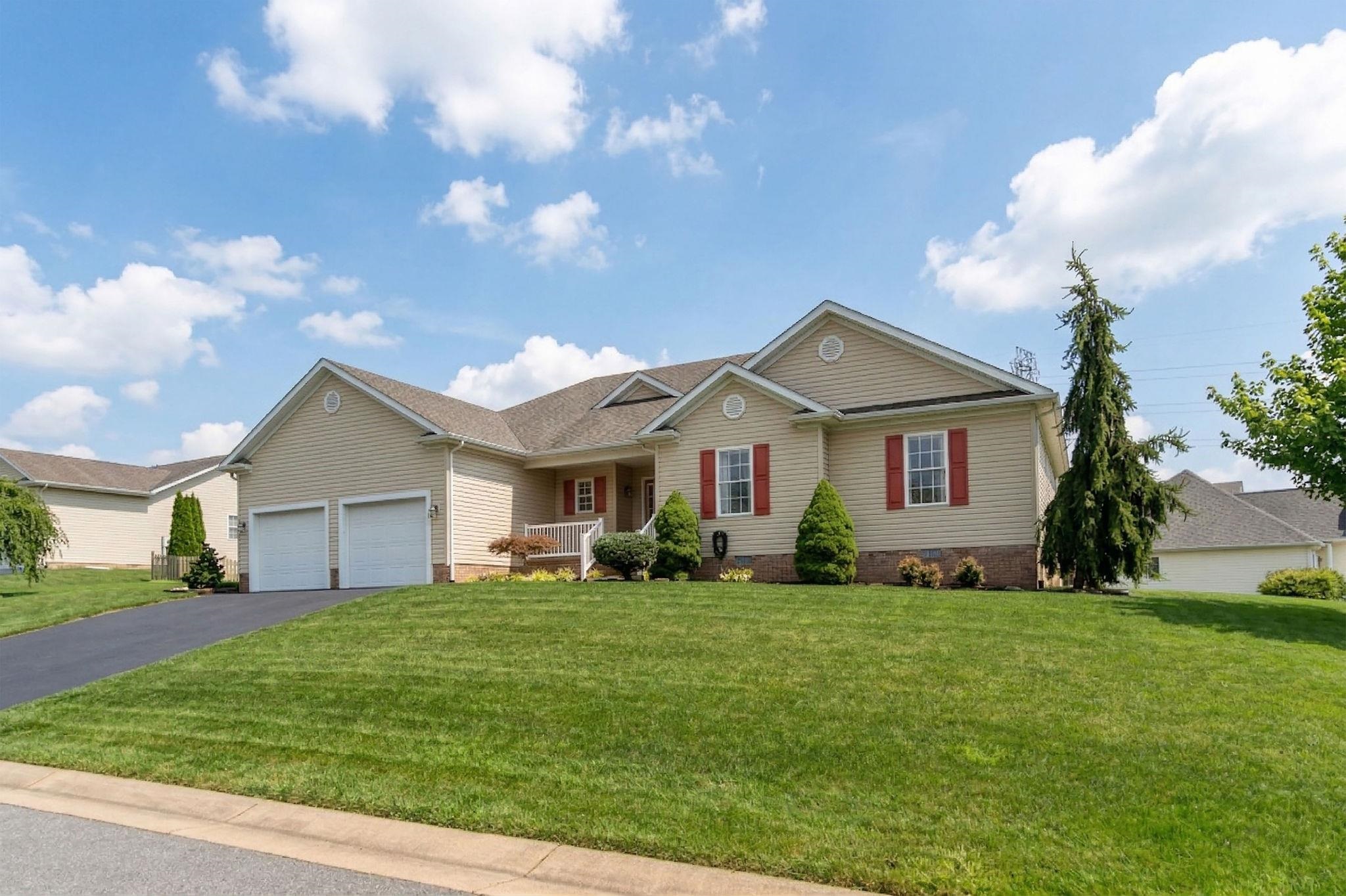 800 WATERTON ST, STAUNTON, Virginia 24401, 3 Bedrooms Bedrooms, ,2 BathroomsBathrooms,Residential,800 WATERTON ST,675145 MLS # 675145