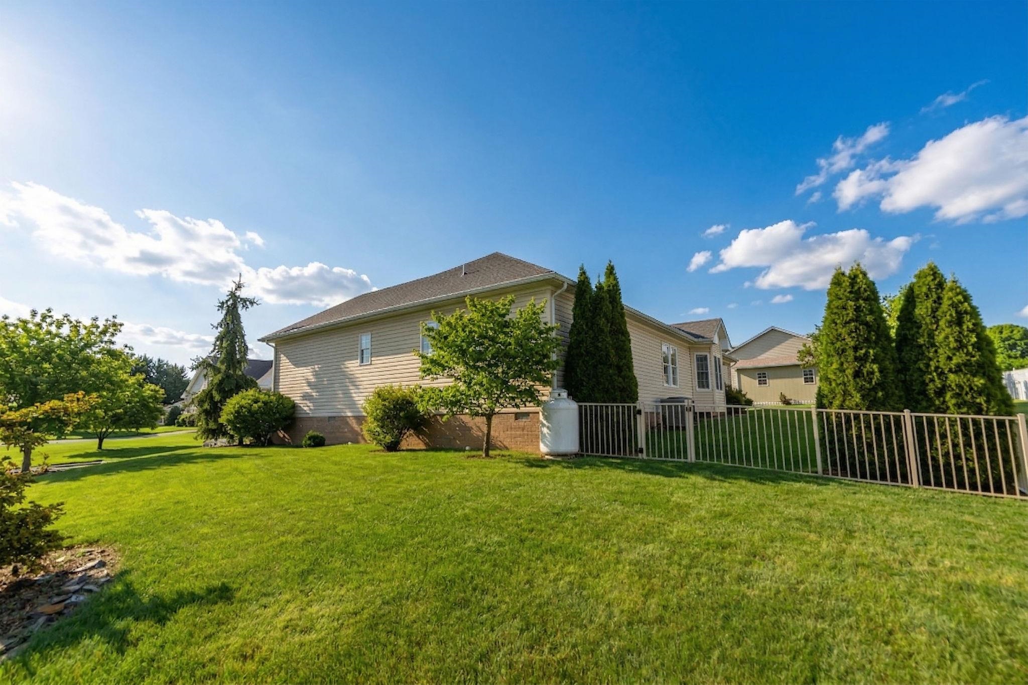 800 WATERTON ST, STAUNTON, Virginia 24401, 3 Bedrooms Bedrooms, ,2 BathroomsBathrooms,Residential,800 WATERTON ST,675145 MLS # 675145