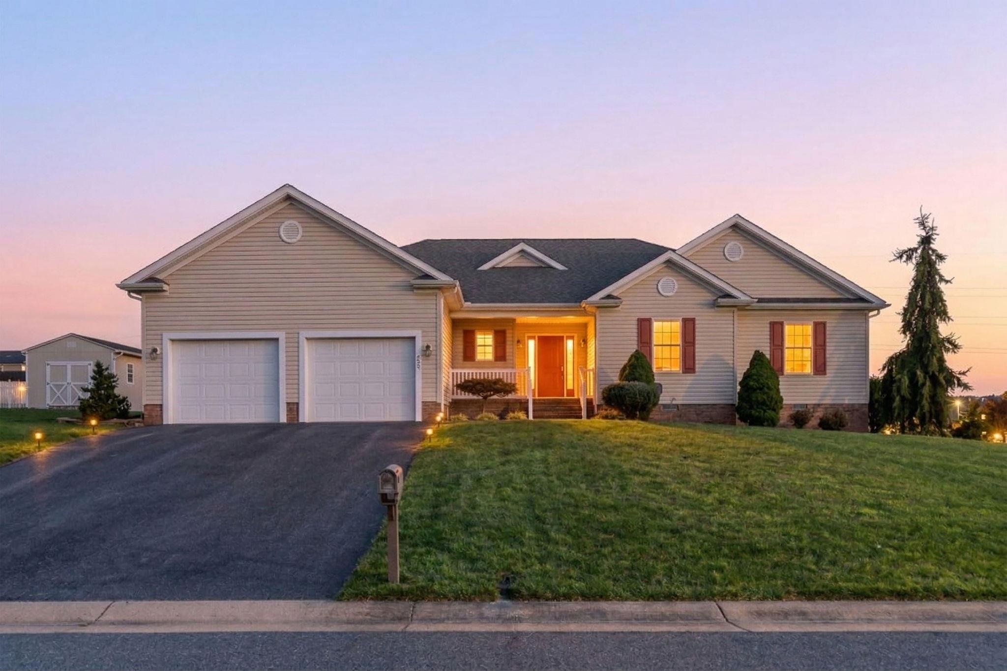 800 WATERTON ST, STAUNTON, Virginia 24401, 3 Bedrooms Bedrooms, ,2 BathroomsBathrooms,Residential,800 WATERTON ST,675145 MLS # 675145