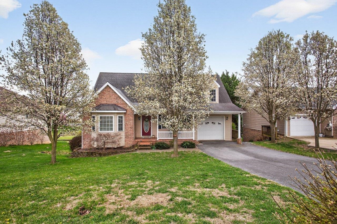 145 SUGAR MILL LN, WEYERS CAVE, Virginia 24486, 4 Bedrooms Bedrooms, ,2 BathroomsBathrooms,Residential,145 SUGAR MILL LN,675150 MLS # 675150