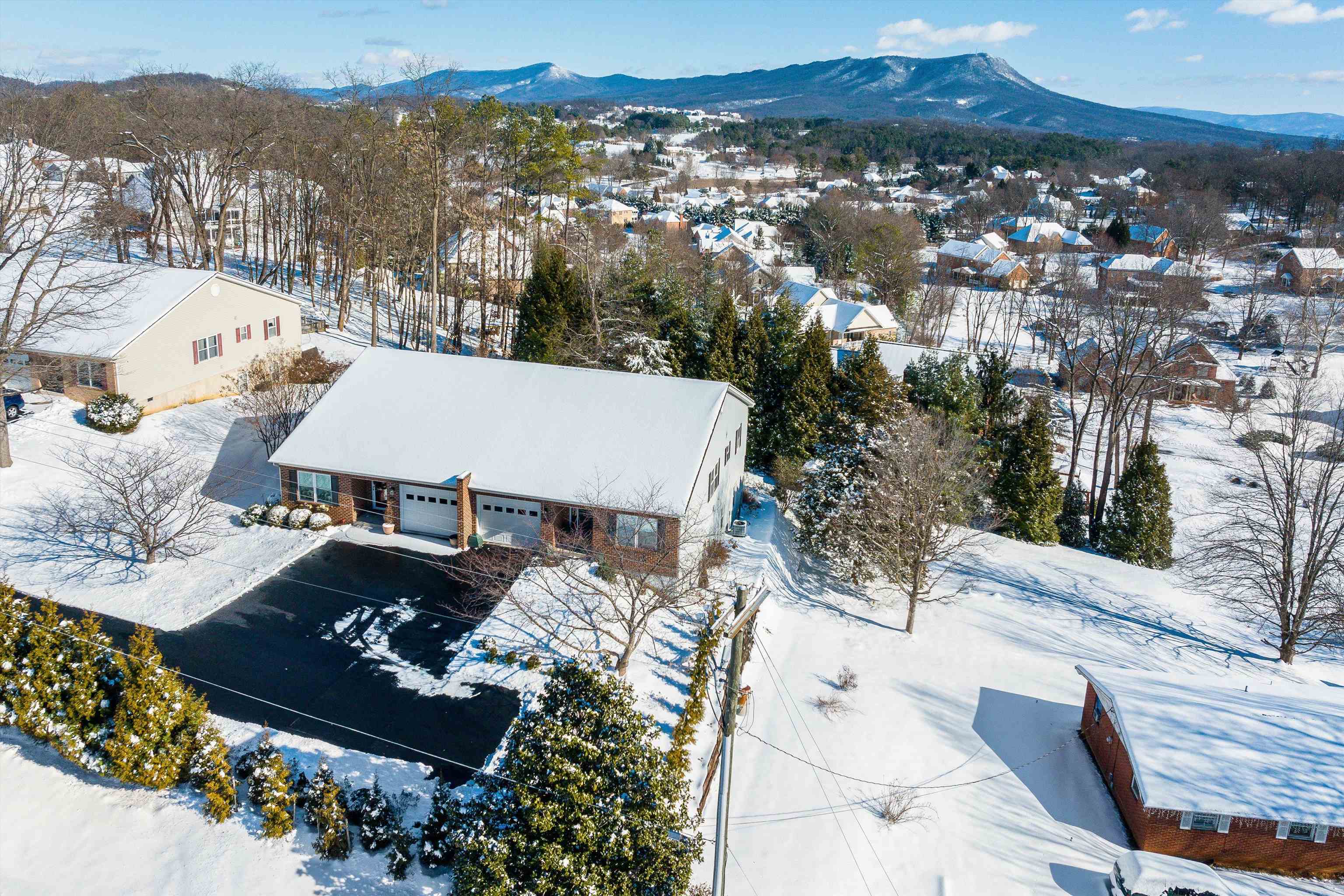 4003 PIRKEY LN, ROCKINGHAM, Virginia 22801, 3 Bedrooms Bedrooms, ,3 BathroomsBathrooms,Residential,4003 PIRKEY LN,675152 MLS # 675152