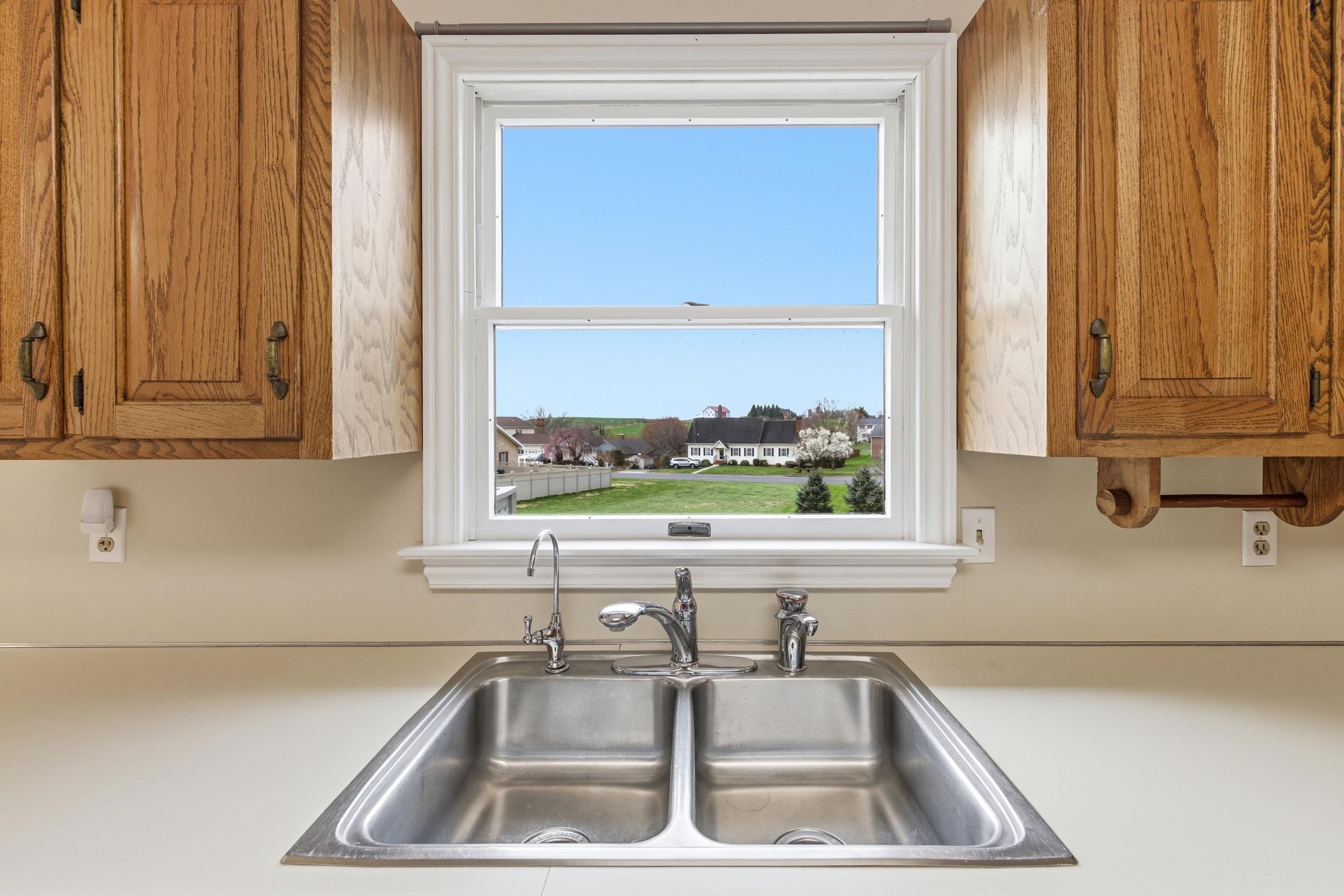 110 SUNBRIGHT DR, BRIDGEWATER, Virginia 22812, 3 Bedrooms Bedrooms, ,3 BathroomsBathrooms,Residential,110 SUNBRIGHT DR,675156 MLS # 675156