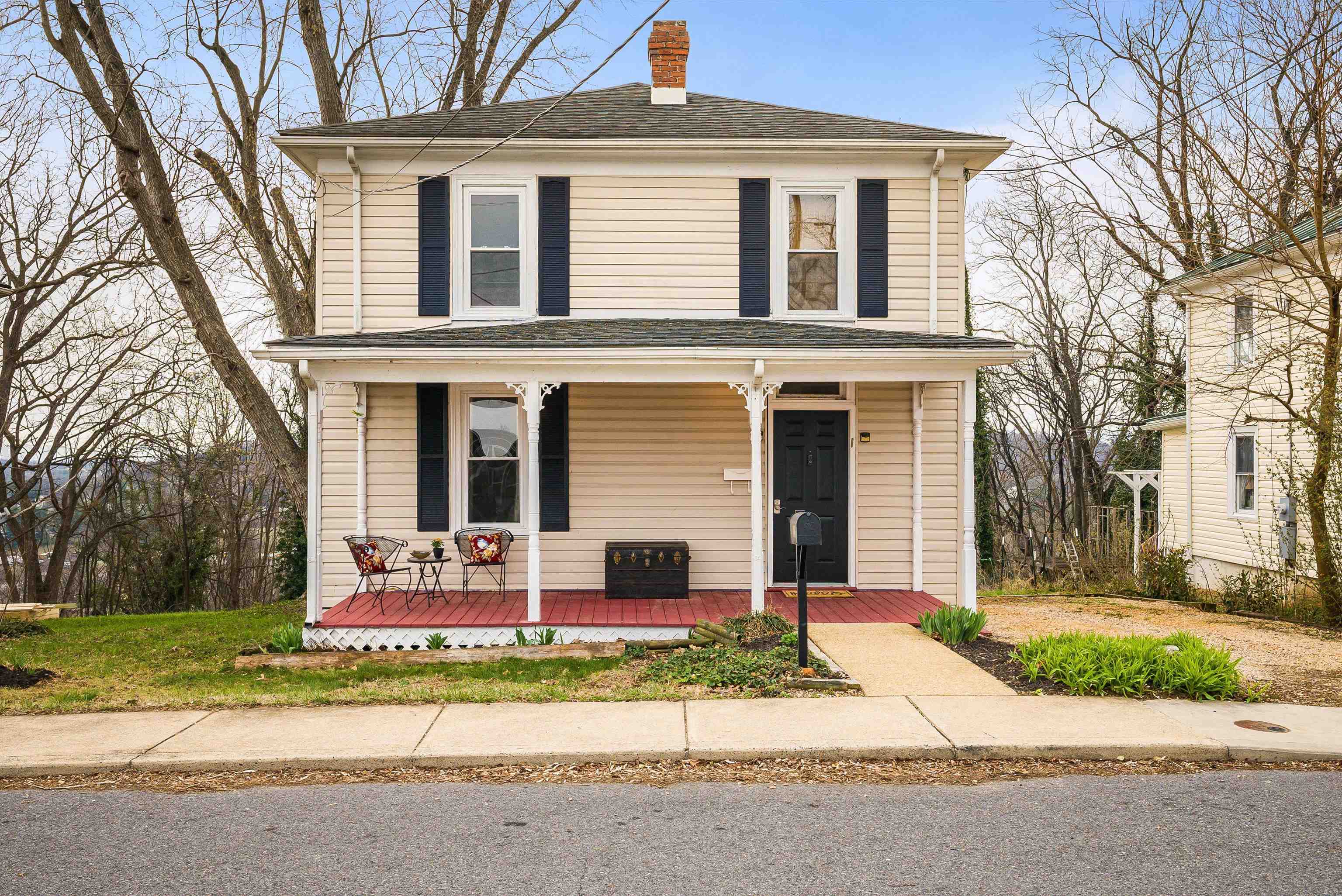 1306 W JOHNSON ST, STAUNTON, Virginia 24401, 3 Bedrooms Bedrooms, ,1 BathroomBathrooms,Residential,1306 W JOHNSON ST,675163 MLS # 675163
