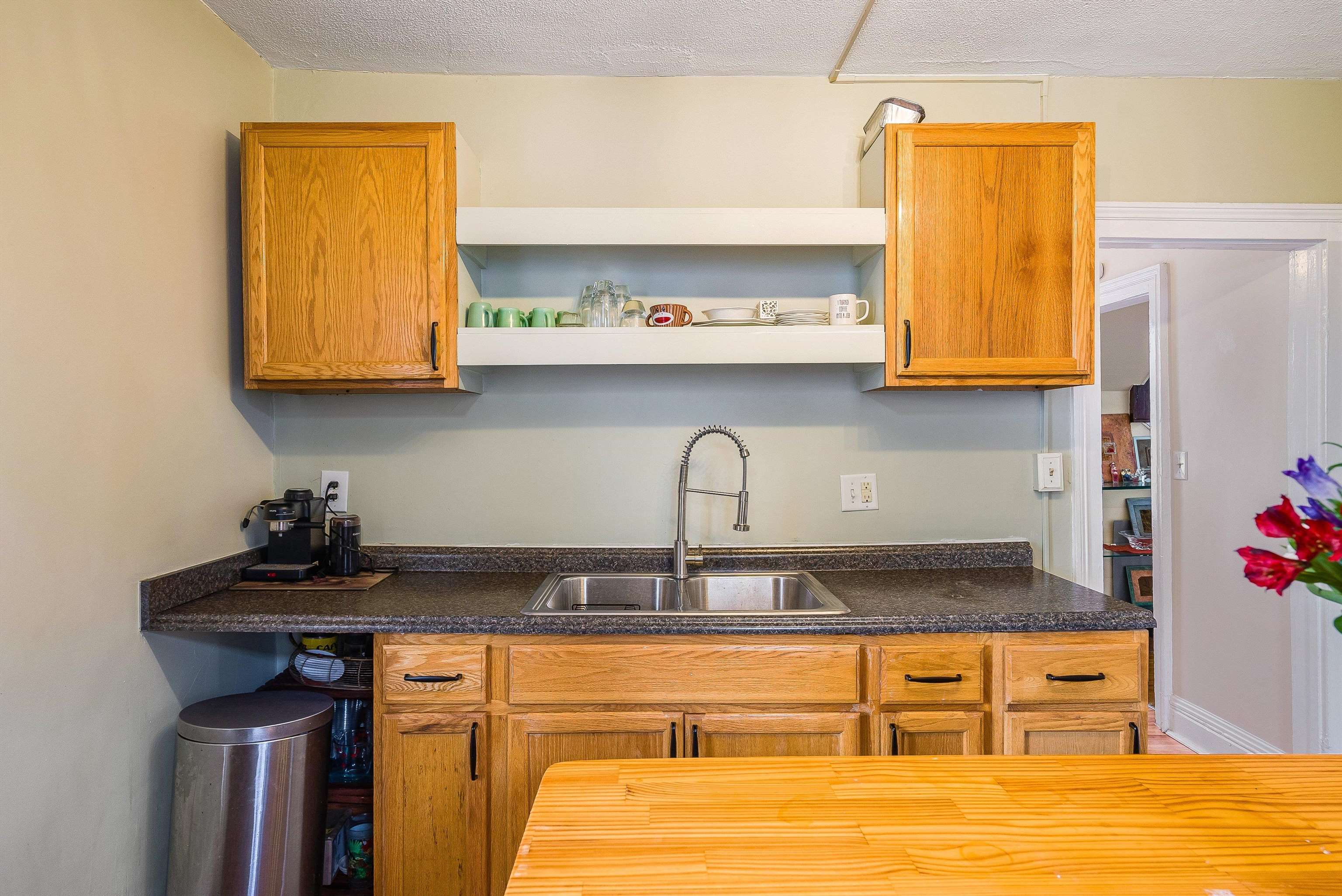 1306 W JOHNSON ST, STAUNTON, Virginia 24401, 3 Bedrooms Bedrooms, ,1 BathroomBathrooms,Residential,1306 W JOHNSON ST,675163 MLS # 675163