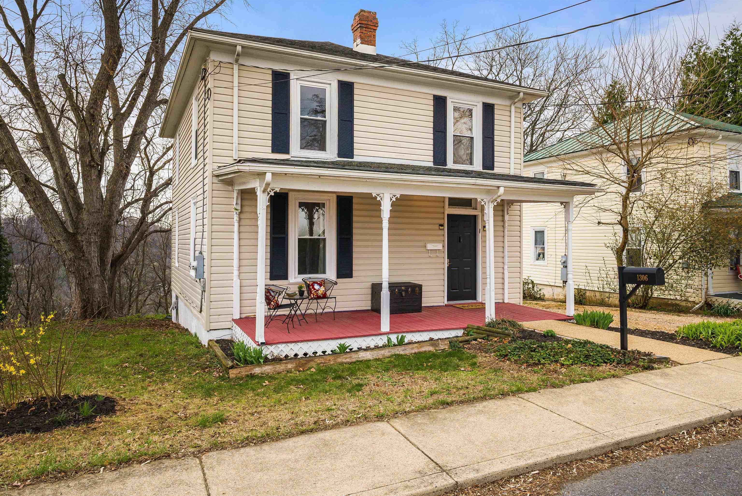 1306 W JOHNSON ST, STAUNTON, Virginia 24401, 3 Bedrooms Bedrooms, ,1 BathroomBathrooms,Residential,1306 W JOHNSON ST,675163 MLS # 675163