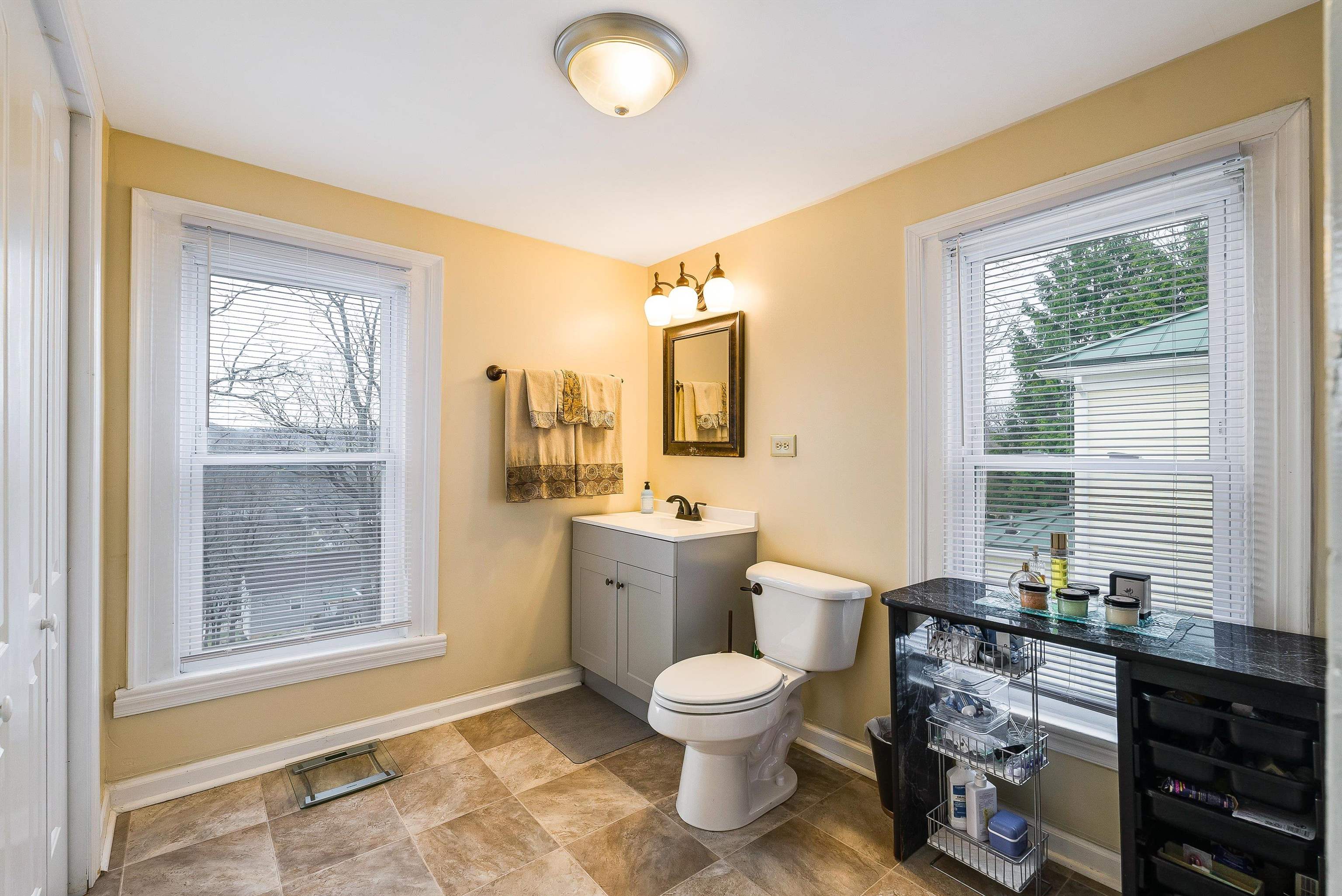 1306 W JOHNSON ST, STAUNTON, Virginia 24401, 3 Bedrooms Bedrooms, ,1 BathroomBathrooms,Residential,1306 W JOHNSON ST,675163 MLS # 675163