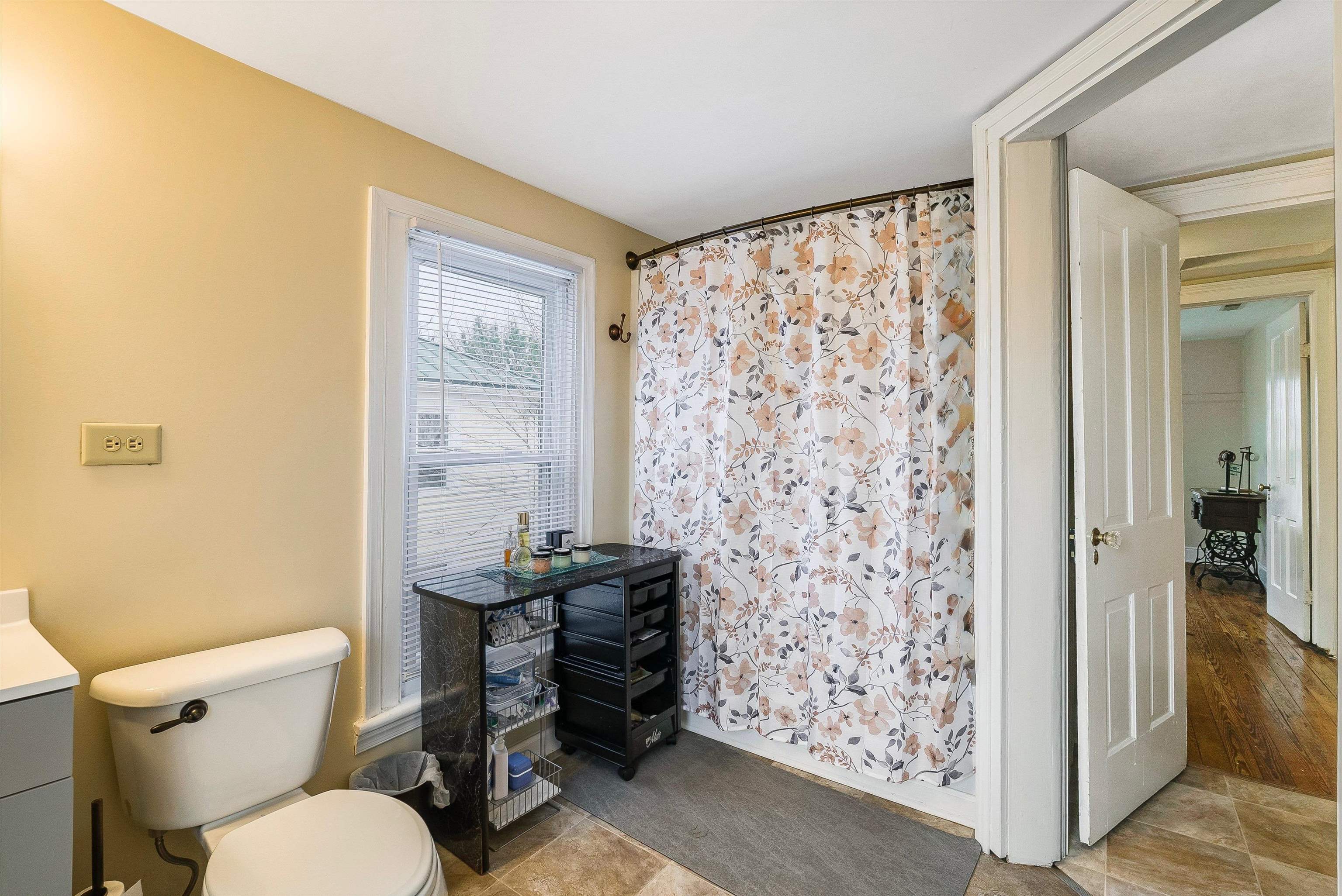 1306 W JOHNSON ST, STAUNTON, Virginia 24401, 3 Bedrooms Bedrooms, ,1 BathroomBathrooms,Residential,1306 W JOHNSON ST,675163 MLS # 675163