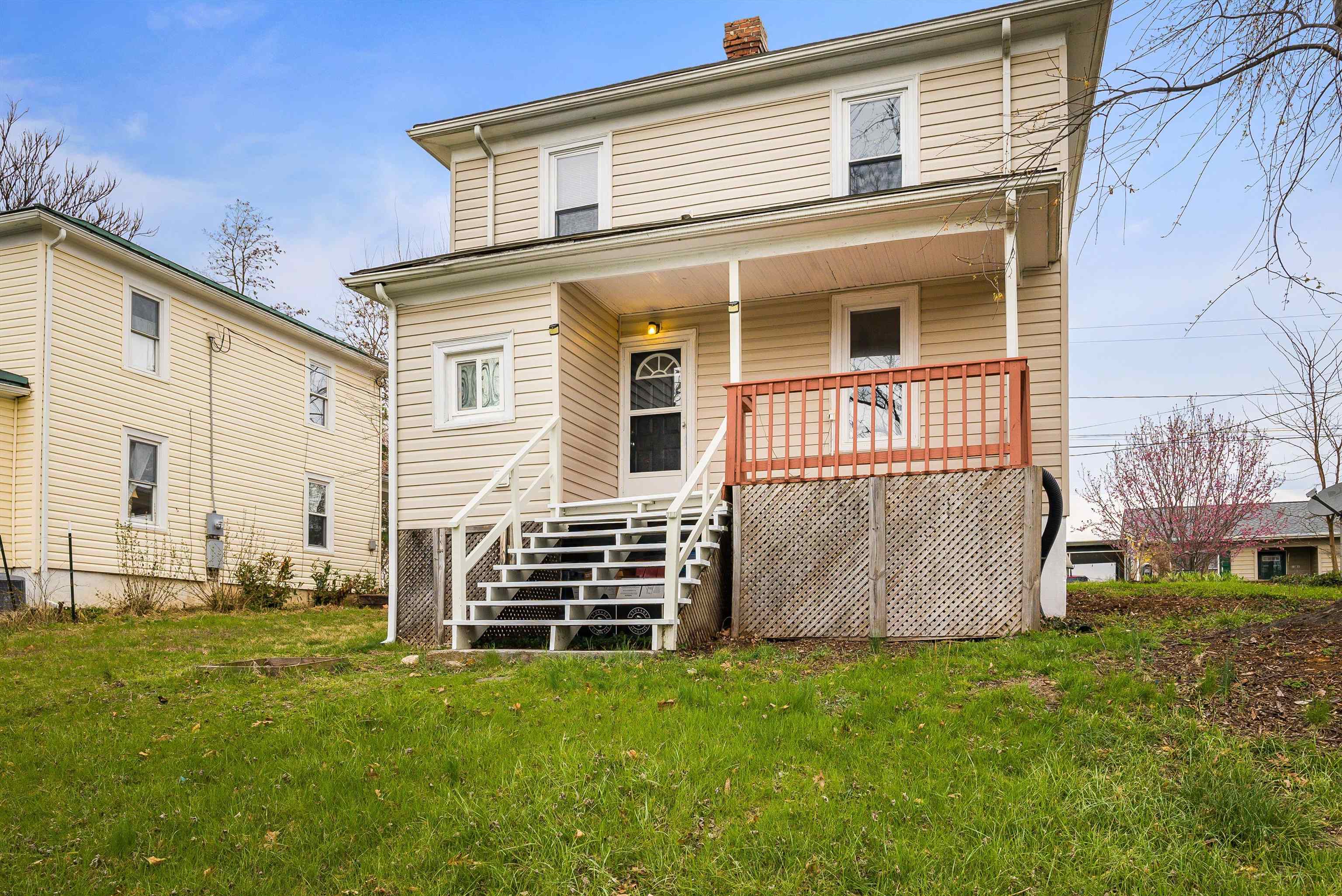 1306 W JOHNSON ST, STAUNTON, Virginia 24401, 3 Bedrooms Bedrooms, ,1 BathroomBathrooms,Residential,1306 W JOHNSON ST,675163 MLS # 675163