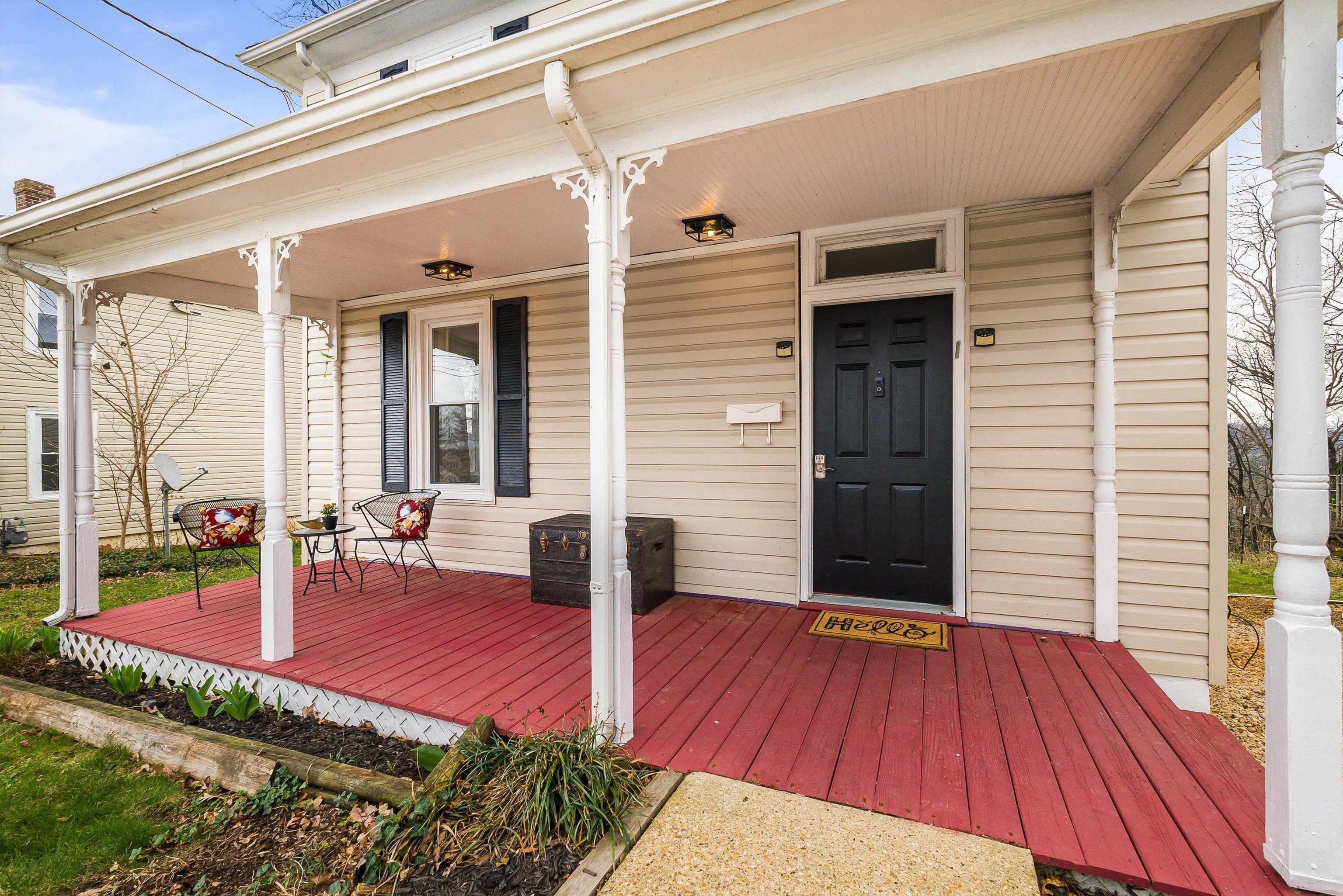 1306 W JOHNSON ST, STAUNTON, Virginia 24401, 3 Bedrooms Bedrooms, ,1 BathroomBathrooms,Residential,1306 W JOHNSON ST,675163 MLS # 675163