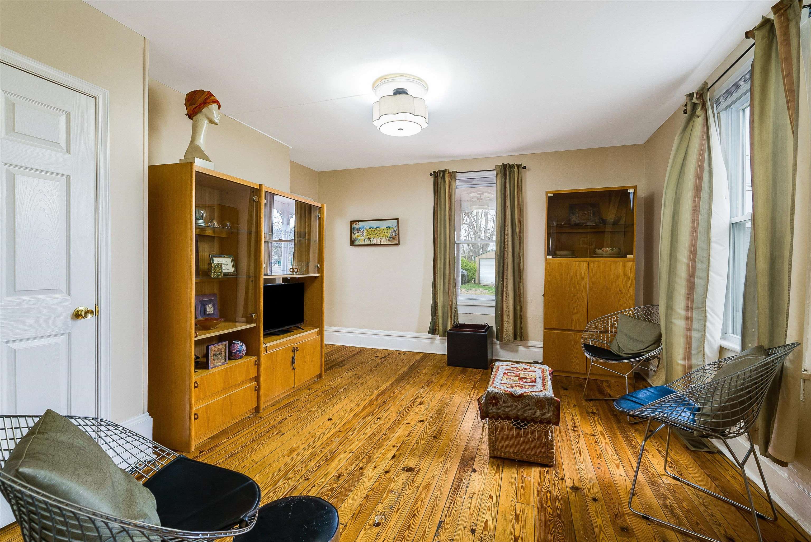 1306 W JOHNSON ST, STAUNTON, Virginia 24401, 3 Bedrooms Bedrooms, ,1 BathroomBathrooms,Residential,1306 W JOHNSON ST,675163 MLS # 675163