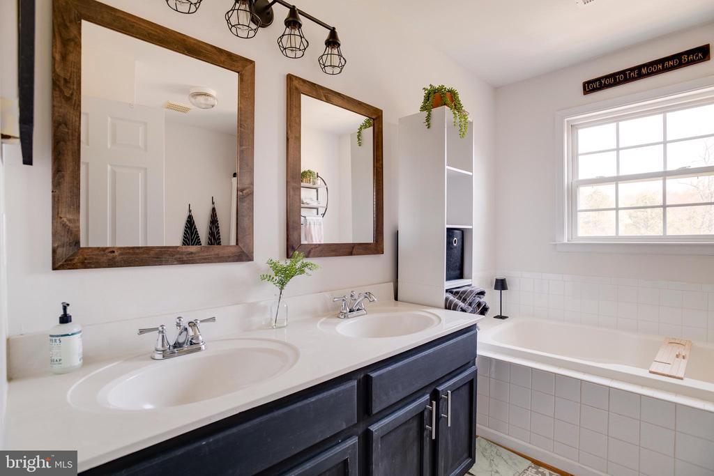 15607 FOX CHASE LN, CULPEPER, Virginia 22701, 4 Bedrooms Bedrooms, ,3 BathroomsBathrooms,Residential,15607 FOX CHASE LN,VACU2013164 MLS # VACU2013164