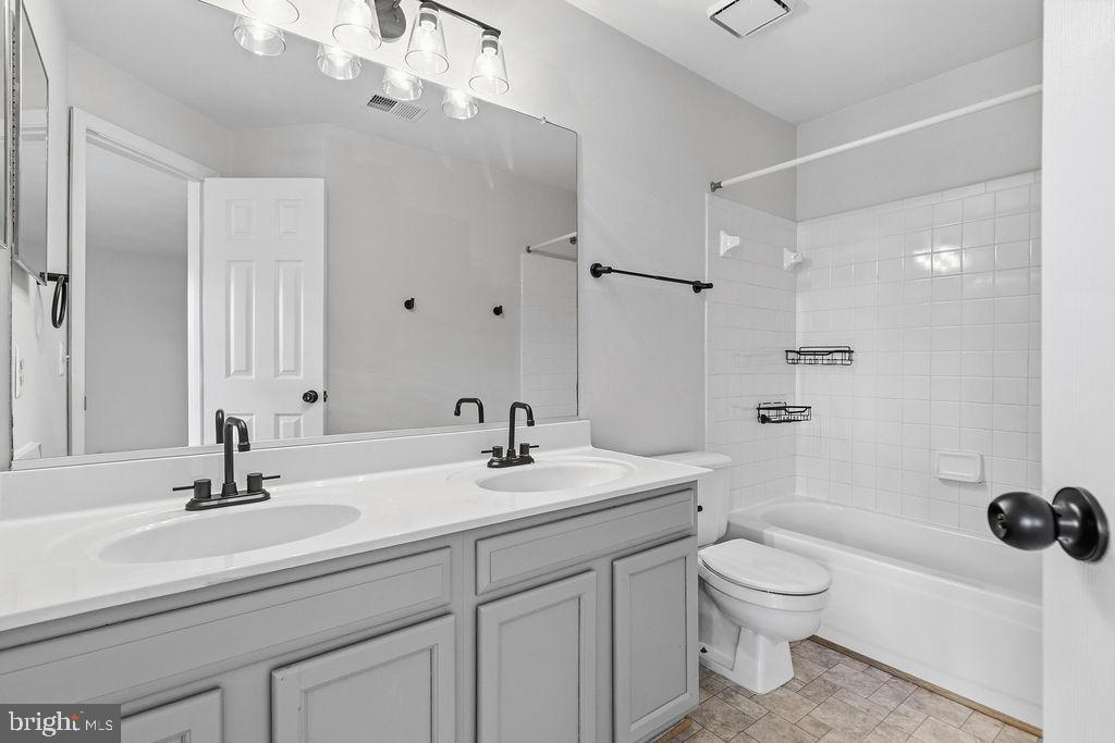 751 CEDAR CREST DR, WARRENTON, Virginia 20186, 2 Bedrooms Bedrooms, ,2 BathroomsBathrooms,Residential,751 CEDAR CREST DR,VAFQ2021240 MLS # VAFQ2021240