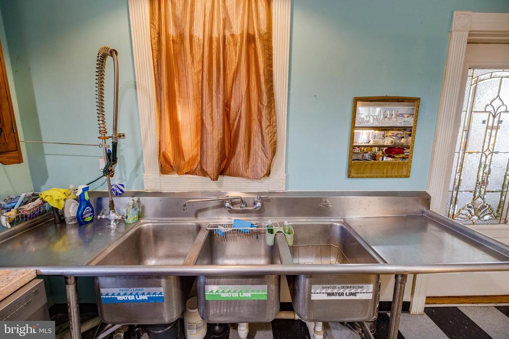 138 E MAIN ST, LURAY, Virginia 22835, 3 Bedrooms Bedrooms, ,3 BathroomsBathrooms,Residential,138 E MAIN ST,VAPA2006240 MLS # VAPA2006240