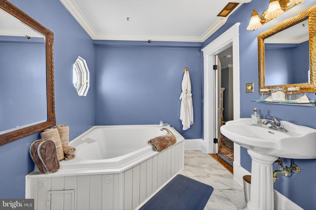 138 E MAIN ST, LURAY, Virginia 22835, 3 Bedrooms Bedrooms, ,3 BathroomsBathrooms,Residential,138 E MAIN ST,VAPA2006240 MLS # VAPA2006240