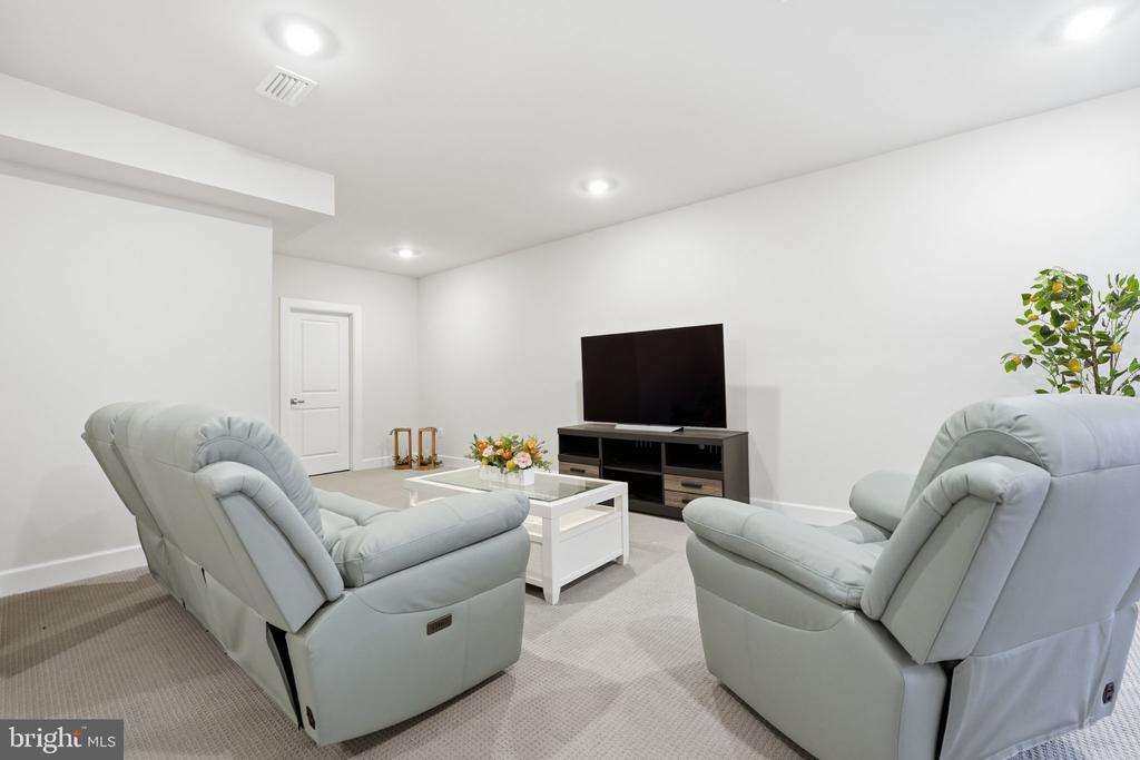 10909 CANTERBURY CT, SPOTSYLVANIA, Virginia 22551, 4 Bedrooms Bedrooms, ,4 BathroomsBathrooms,Residential,10909 CANTERBURY CT,VASP2040560 MLS # VASP2040560