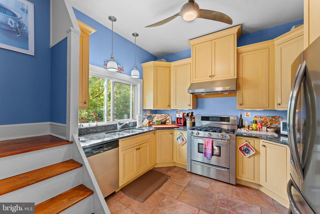 802 S BLUE RIDGE AVE, CULPEPER, Virginia 22701, 5 Bedrooms Bedrooms, ,2 BathroomsBathrooms,Residential,802 S BLUE RIDGE AVE,VACU2013188 MLS # VACU2013188