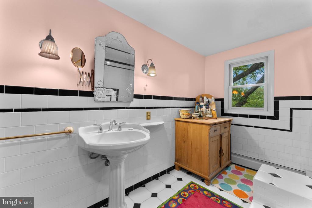 802 S BLUE RIDGE AVE, CULPEPER, Virginia 22701, 5 Bedrooms Bedrooms, ,2 BathroomsBathrooms,Residential,802 S BLUE RIDGE AVE,VACU2013188 MLS # VACU2013188