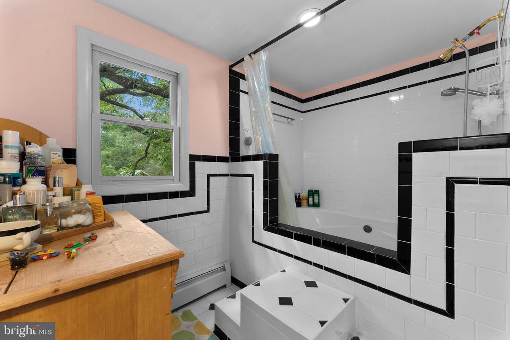 802 S BLUE RIDGE AVE, CULPEPER, Virginia 22701, 5 Bedrooms Bedrooms, ,2 BathroomsBathrooms,Residential,802 S BLUE RIDGE AVE,VACU2013188 MLS # VACU2013188