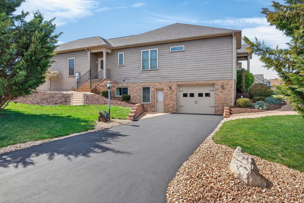 2005 MARIGOLD CIR, ROCKINGHAM, Virginia 22801, 5 Bedrooms Bedrooms, ,4 BathroomsBathrooms,Residential,2005 MARIGOLD CIR,675166 MLS # 675166