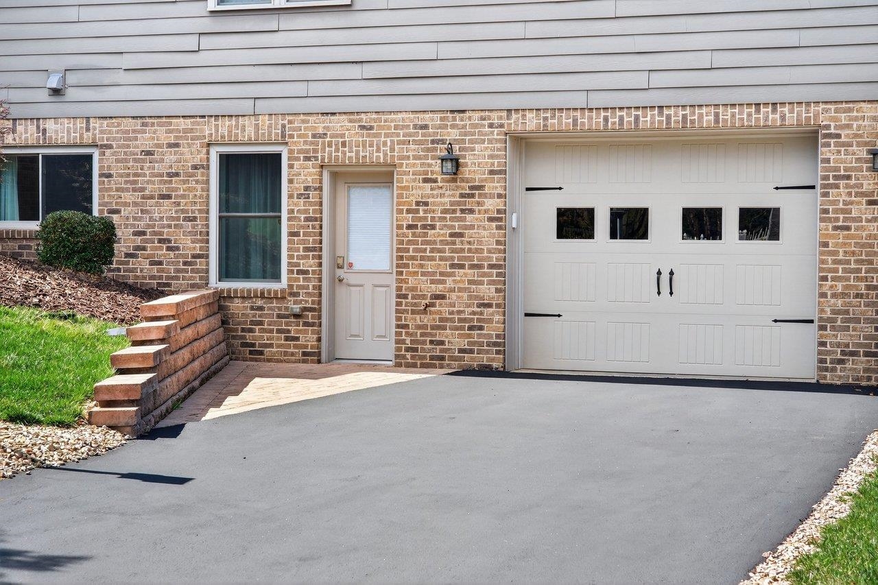 2005 MARIGOLD CIR, ROCKINGHAM, Virginia 22801, 5 Bedrooms Bedrooms, ,4 BathroomsBathrooms,Residential,2005 MARIGOLD CIR,675166 MLS # 675166