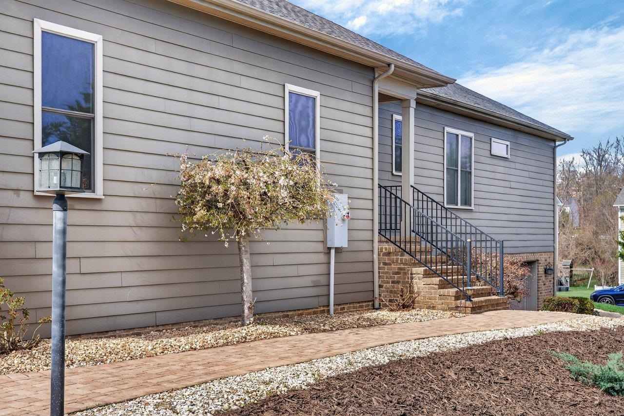 2005 MARIGOLD CIR, ROCKINGHAM, Virginia 22801, 5 Bedrooms Bedrooms, ,4 BathroomsBathrooms,Residential,2005 MARIGOLD CIR,675166 MLS # 675166