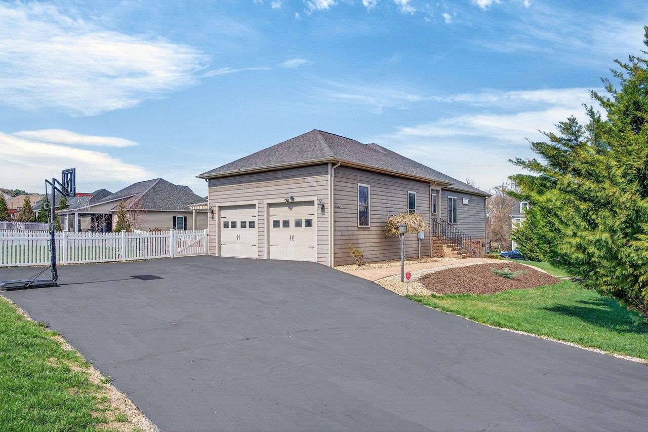 2005 MARIGOLD CIR, ROCKINGHAM, Virginia 22801, 5 Bedrooms Bedrooms, ,4 BathroomsBathrooms,Residential,2005 MARIGOLD CIR,675166 MLS # 675166