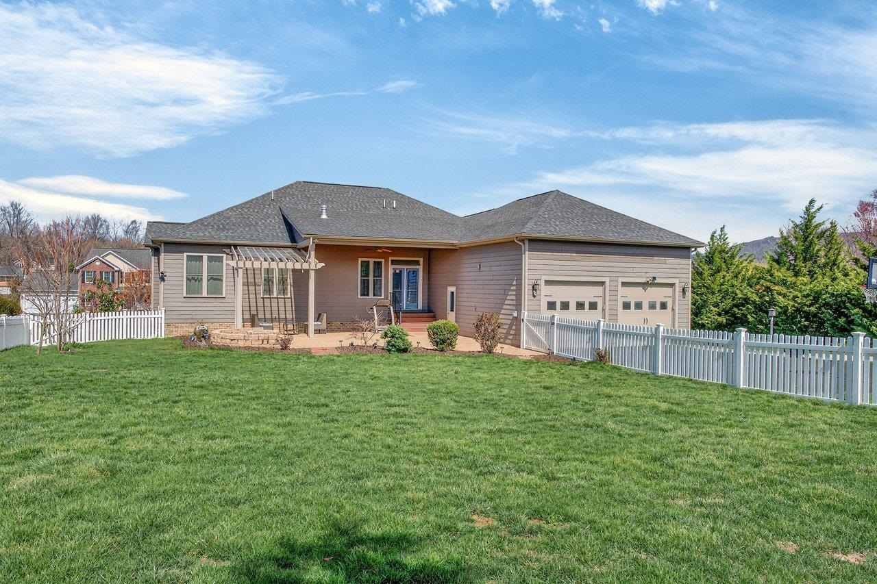 2005 MARIGOLD CIR, ROCKINGHAM, Virginia 22801, 5 Bedrooms Bedrooms, ,4 BathroomsBathrooms,Residential,2005 MARIGOLD CIR,675166 MLS # 675166