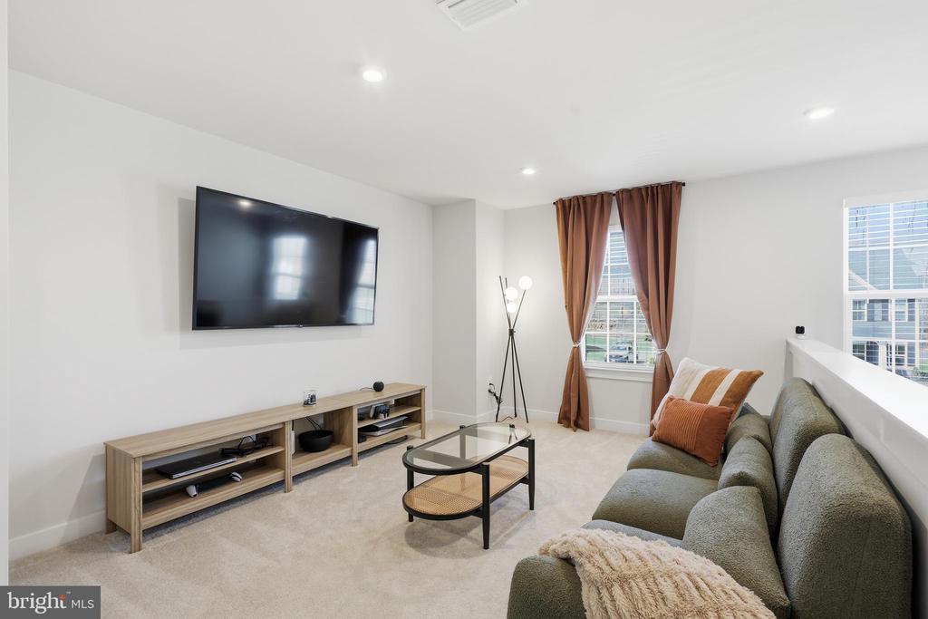 8705 DAVIS CT, SPOTSYLVANIA, Virginia 22553, 5 Bedrooms Bedrooms, ,3 BathroomsBathrooms,Residential,8705 DAVIS CT,VASP2039540 MLS # VASP2039540