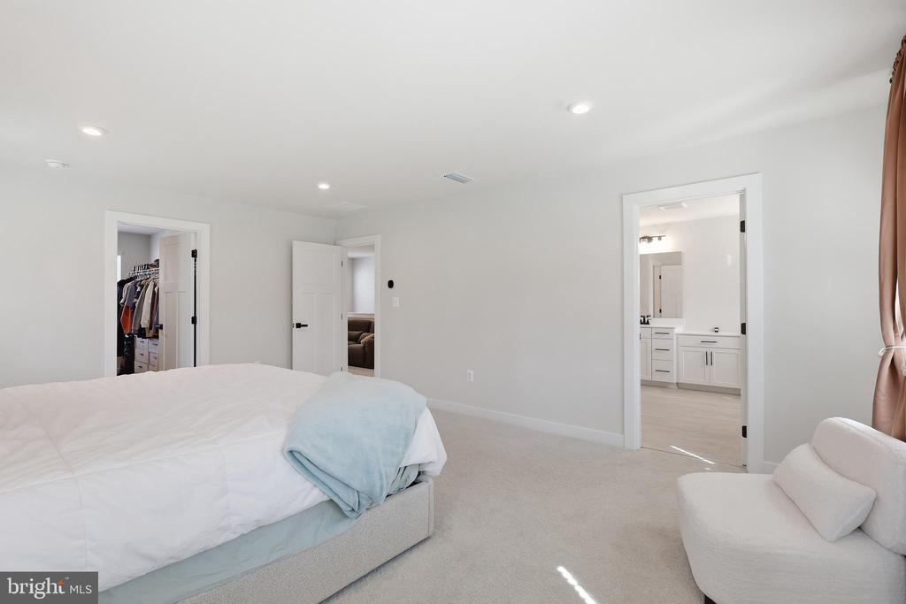 8705 DAVIS CT, SPOTSYLVANIA, Virginia 22553, 5 Bedrooms Bedrooms, ,3 BathroomsBathrooms,Residential,8705 DAVIS CT,VASP2039540 MLS # VASP2039540