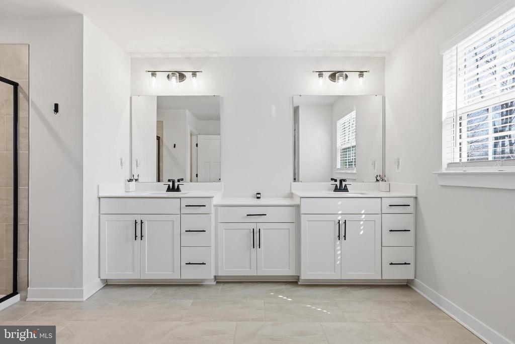 8705 DAVIS CT, SPOTSYLVANIA, Virginia 22553, 5 Bedrooms Bedrooms, ,3 BathroomsBathrooms,Residential,8705 DAVIS CT,VASP2039540 MLS # VASP2039540