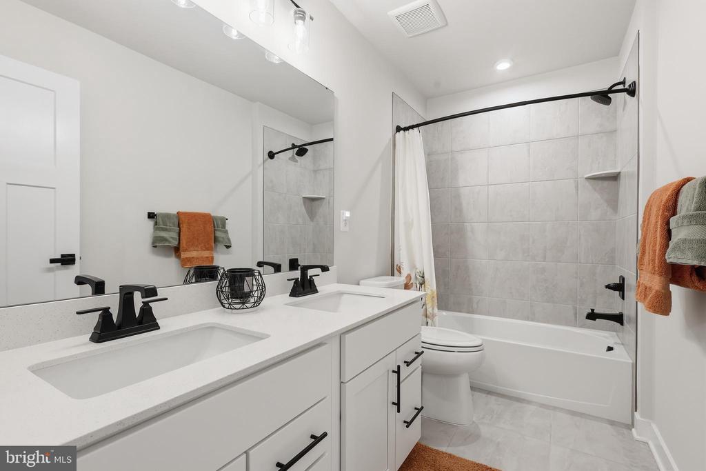 8705 DAVIS CT, SPOTSYLVANIA, Virginia 22553, 5 Bedrooms Bedrooms, ,3 BathroomsBathrooms,Residential,8705 DAVIS CT,VASP2039540 MLS # VASP2039540