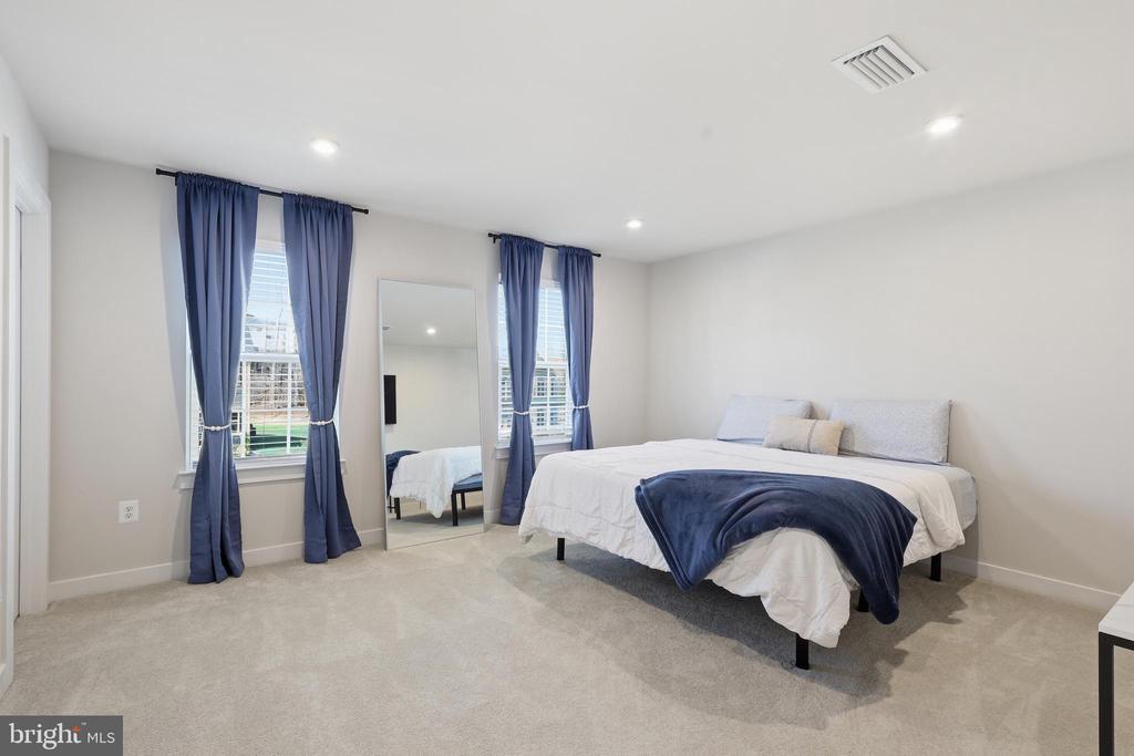 8705 DAVIS CT, SPOTSYLVANIA, Virginia 22553, 5 Bedrooms Bedrooms, ,3 BathroomsBathrooms,Residential,8705 DAVIS CT,VASP2039540 MLS # VASP2039540