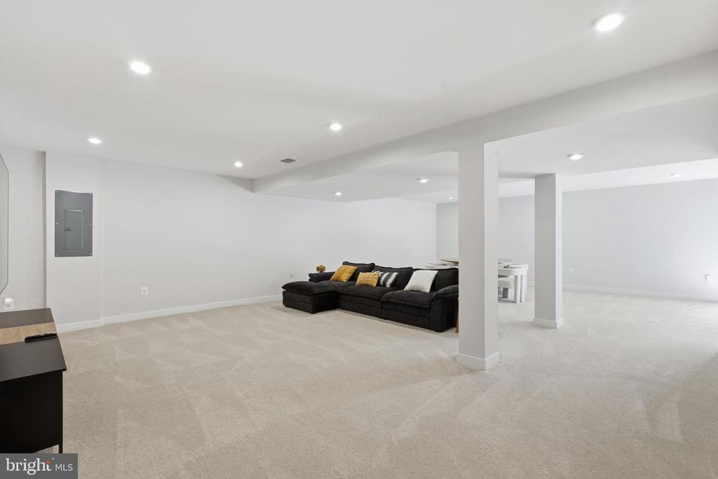 8705 DAVIS CT, SPOTSYLVANIA, Virginia 22553, 5 Bedrooms Bedrooms, ,3 BathroomsBathrooms,Residential,8705 DAVIS CT,VASP2039540 MLS # VASP2039540