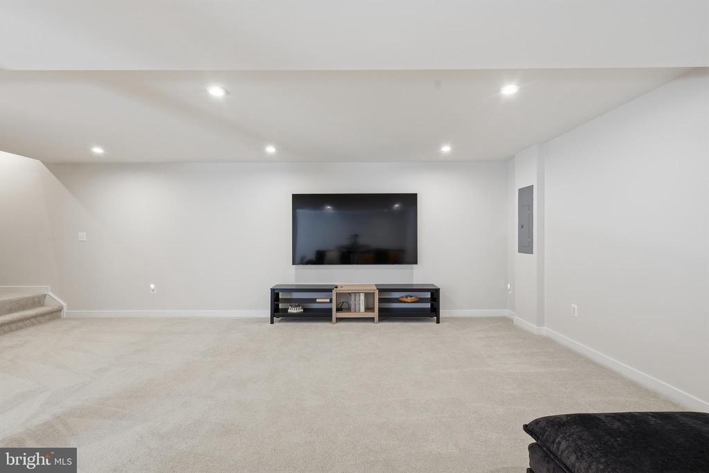 8705 DAVIS CT, SPOTSYLVANIA, Virginia 22553, 5 Bedrooms Bedrooms, ,3 BathroomsBathrooms,Residential,8705 DAVIS CT,VASP2039540 MLS # VASP2039540