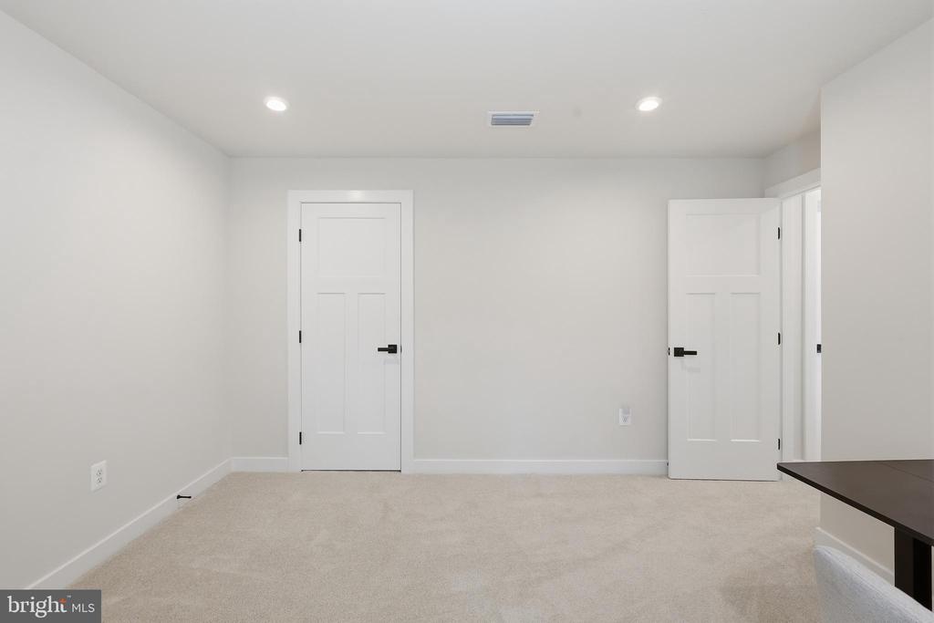 8705 DAVIS CT, SPOTSYLVANIA, Virginia 22553, 5 Bedrooms Bedrooms, ,3 BathroomsBathrooms,Residential,8705 DAVIS CT,VASP2039540 MLS # VASP2039540