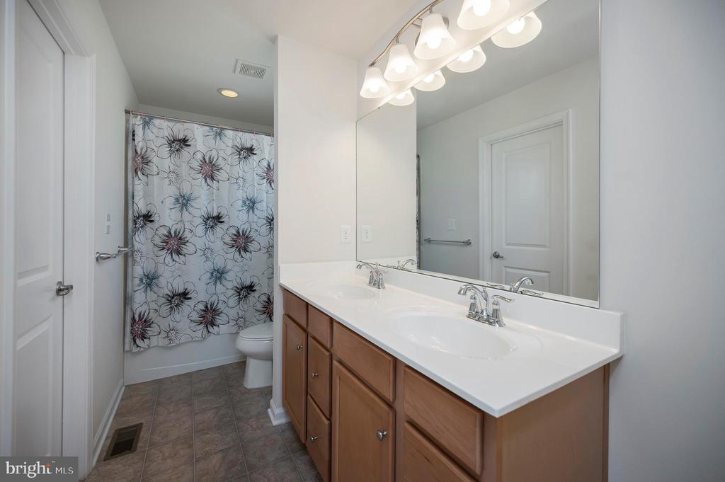 12103 MAJESTIC PL, CULPEPER, Virginia 22701, 3 Bedrooms Bedrooms, ,2 BathroomsBathrooms,Residential,12103 MAJESTIC PL,VACU2013042 MLS # VACU2013042