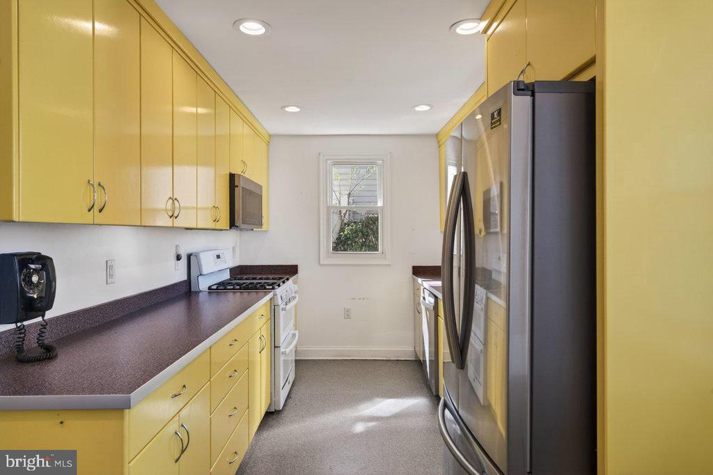 422 MECHANIC ST, LURAY, Virginia 22835, 5 Bedrooms Bedrooms, ,2 BathroomsBathrooms,Residential,422 MECHANIC ST,VAPA2006220 MLS # VAPA2006220