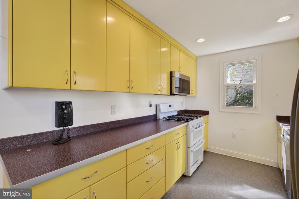 422 MECHANIC ST, LURAY, Virginia 22835, 5 Bedrooms Bedrooms, ,2 BathroomsBathrooms,Residential,422 MECHANIC ST,VAPA2006220 MLS # VAPA2006220