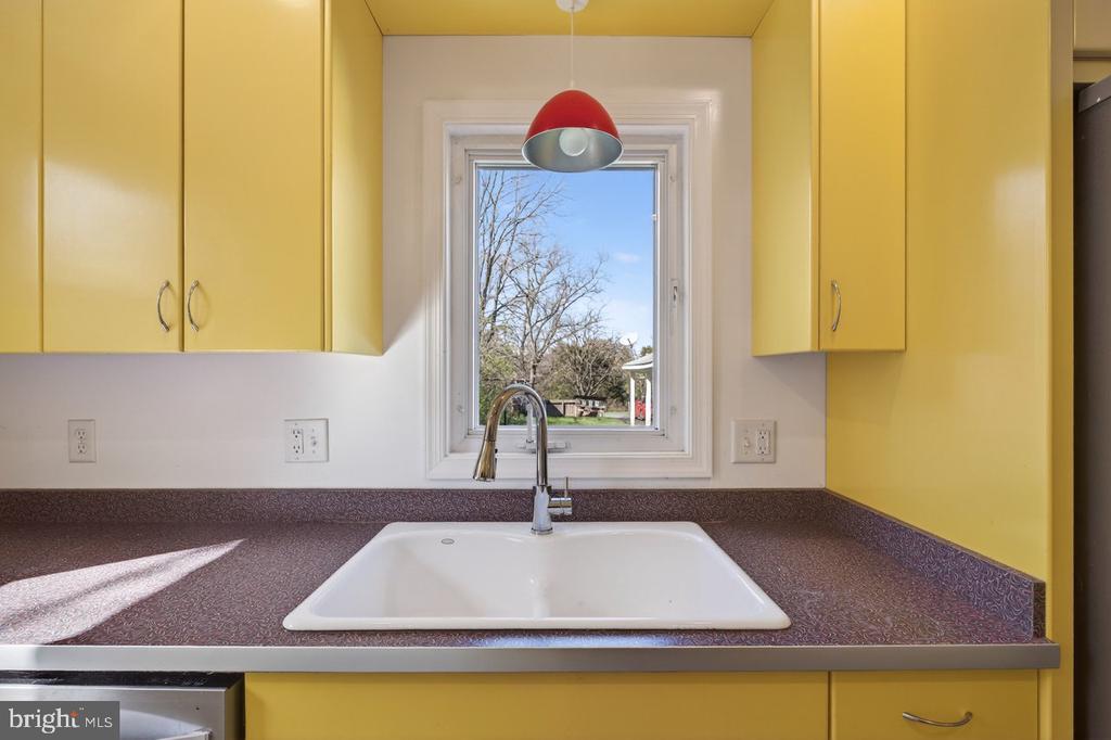 422 MECHANIC ST, LURAY, Virginia 22835, 5 Bedrooms Bedrooms, ,2 BathroomsBathrooms,Residential,422 MECHANIC ST,VAPA2006220 MLS # VAPA2006220