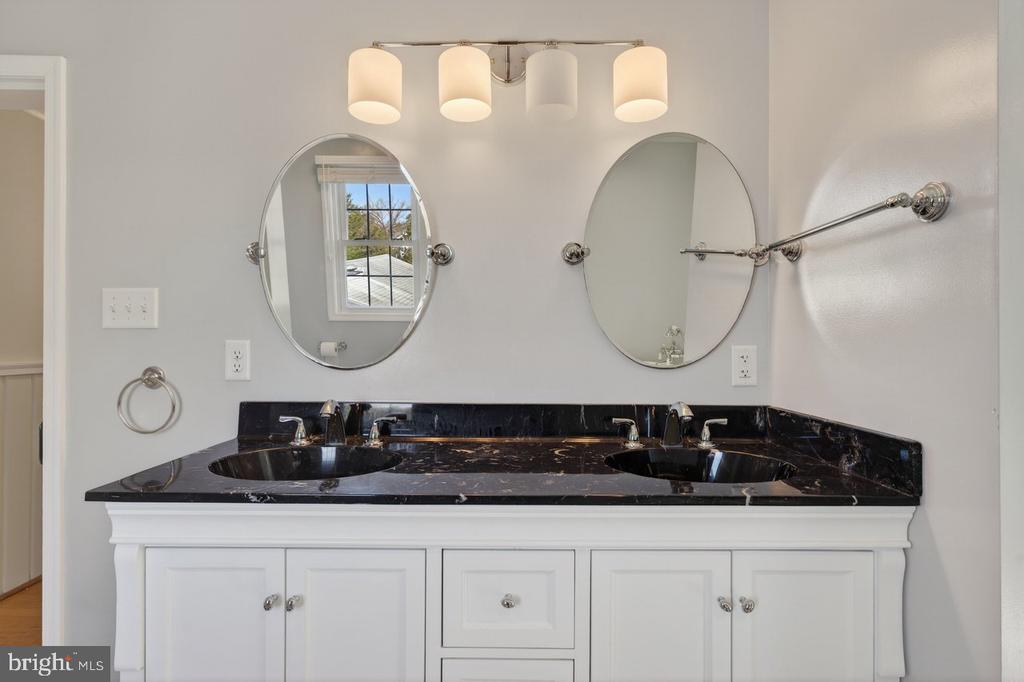 422 MECHANIC ST, LURAY, Virginia 22835, 5 Bedrooms Bedrooms, ,2 BathroomsBathrooms,Residential,422 MECHANIC ST,VAPA2006220 MLS # VAPA2006220