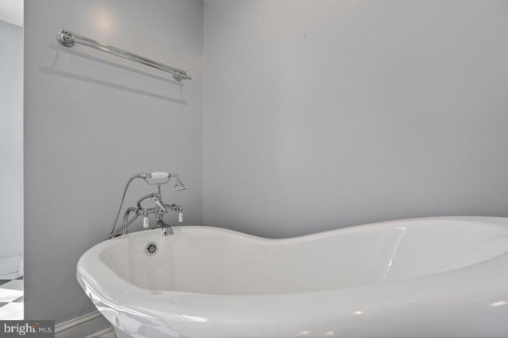 422 MECHANIC ST, LURAY, Virginia 22835, 5 Bedrooms Bedrooms, ,2 BathroomsBathrooms,Residential,422 MECHANIC ST,VAPA2006220 MLS # VAPA2006220