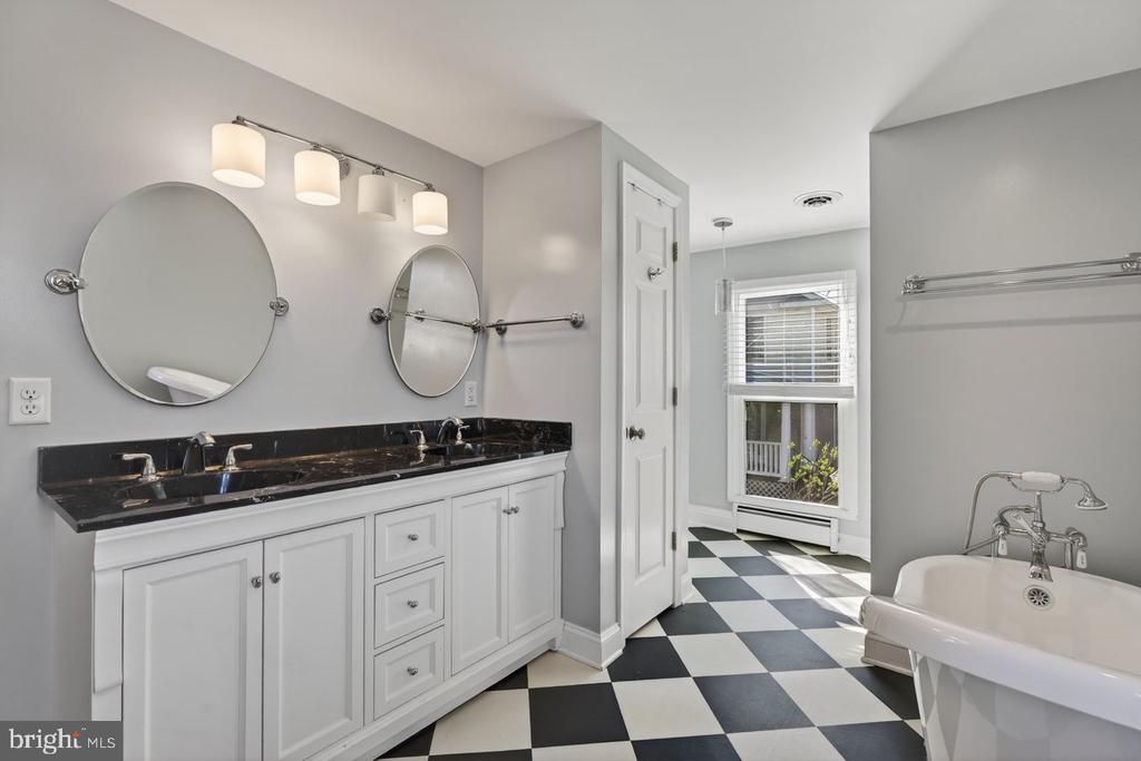 422 MECHANIC ST, LURAY, Virginia 22835, 5 Bedrooms Bedrooms, ,2 BathroomsBathrooms,Residential,422 MECHANIC ST,VAPA2006220 MLS # VAPA2006220