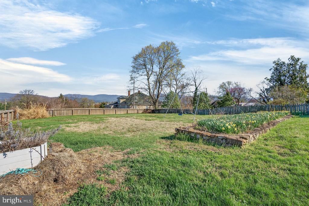 422 MECHANIC ST, LURAY, Virginia 22835, 5 Bedrooms Bedrooms, ,2 BathroomsBathrooms,Residential,422 MECHANIC ST,VAPA2006220 MLS # VAPA2006220